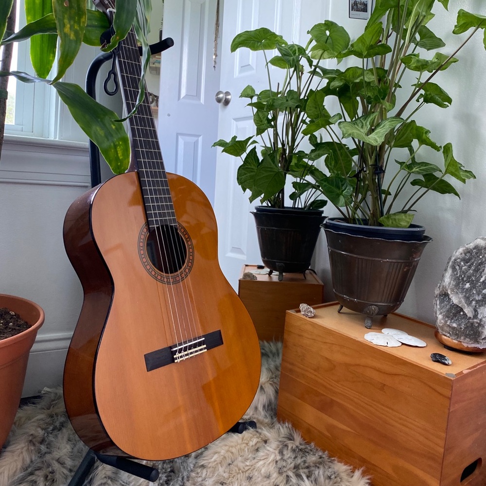 •YAMAHA Classical Guitar•